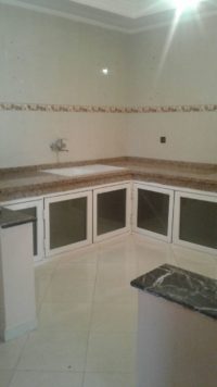 Appartement vide avec cour - LV300