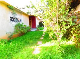 Villa avec piscine et garage - LM325