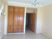 Grand appartement vide - LV330