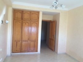 Grand appartement vide - LV330